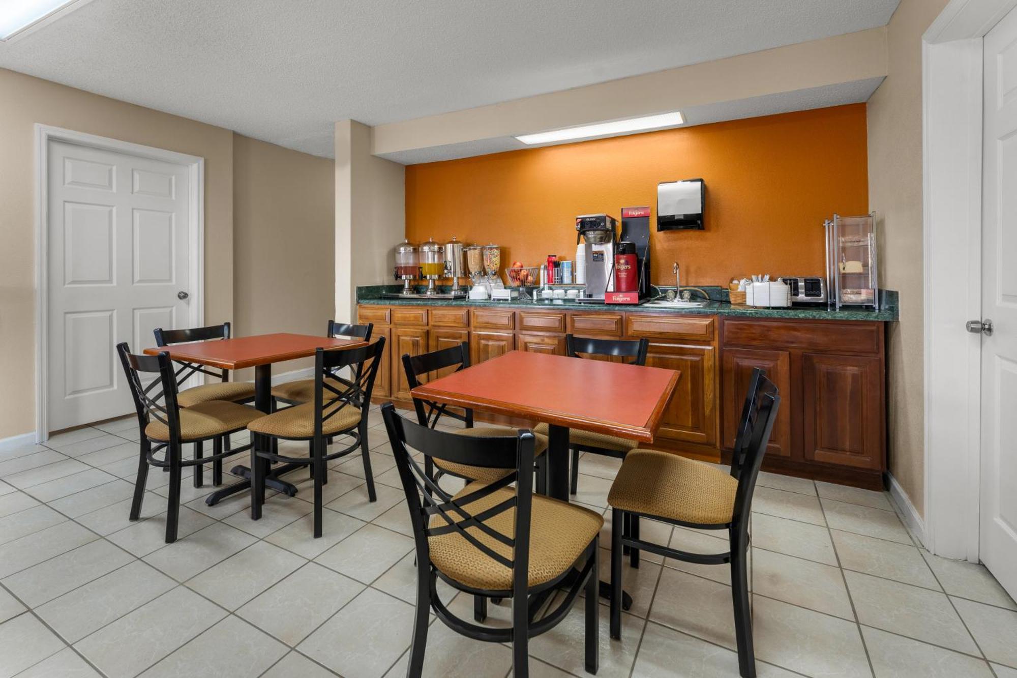 Americas Best Value Inn-Montezuma Екстериор снимка
