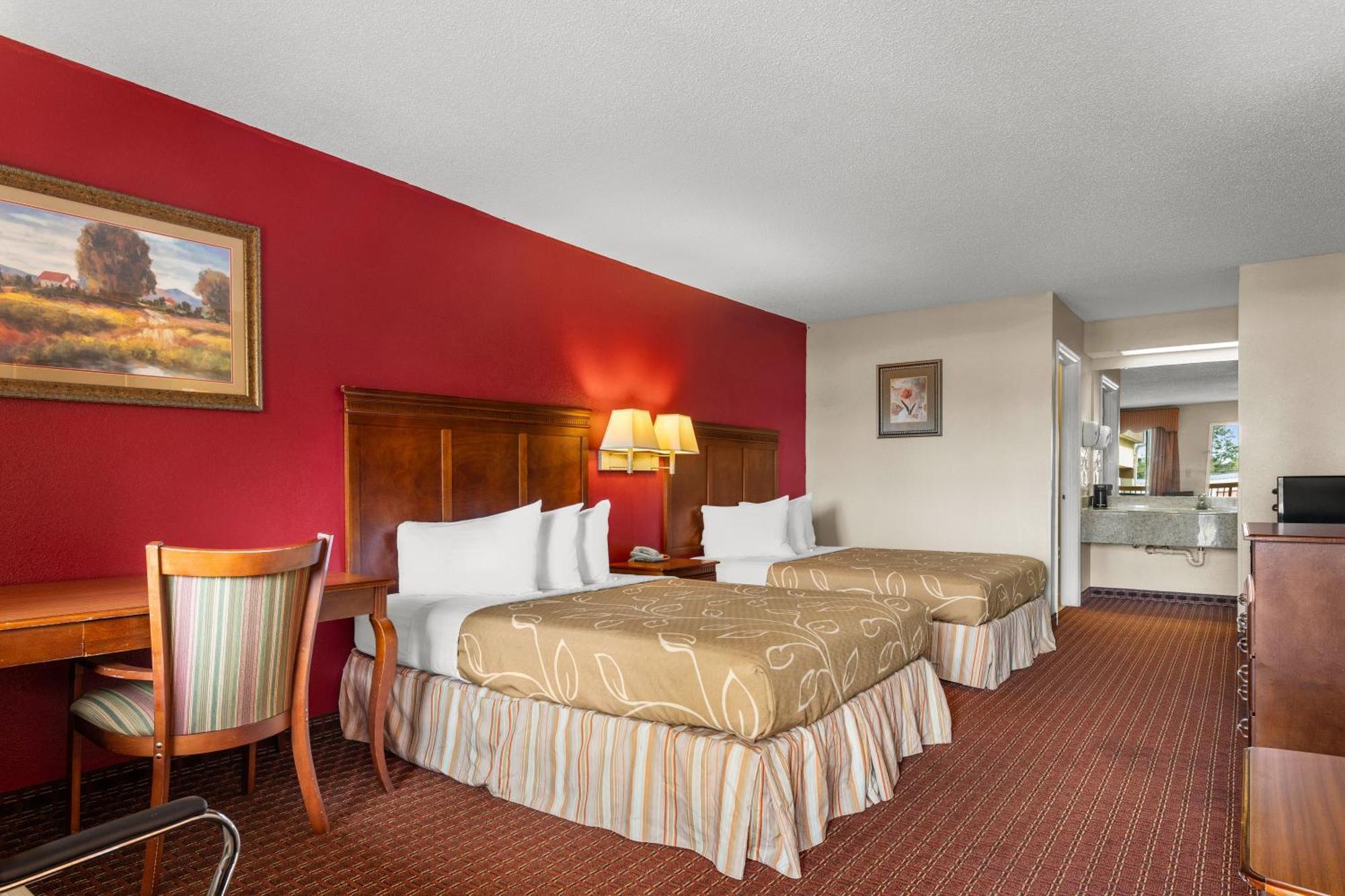 Americas Best Value Inn-Montezuma Екстериор снимка