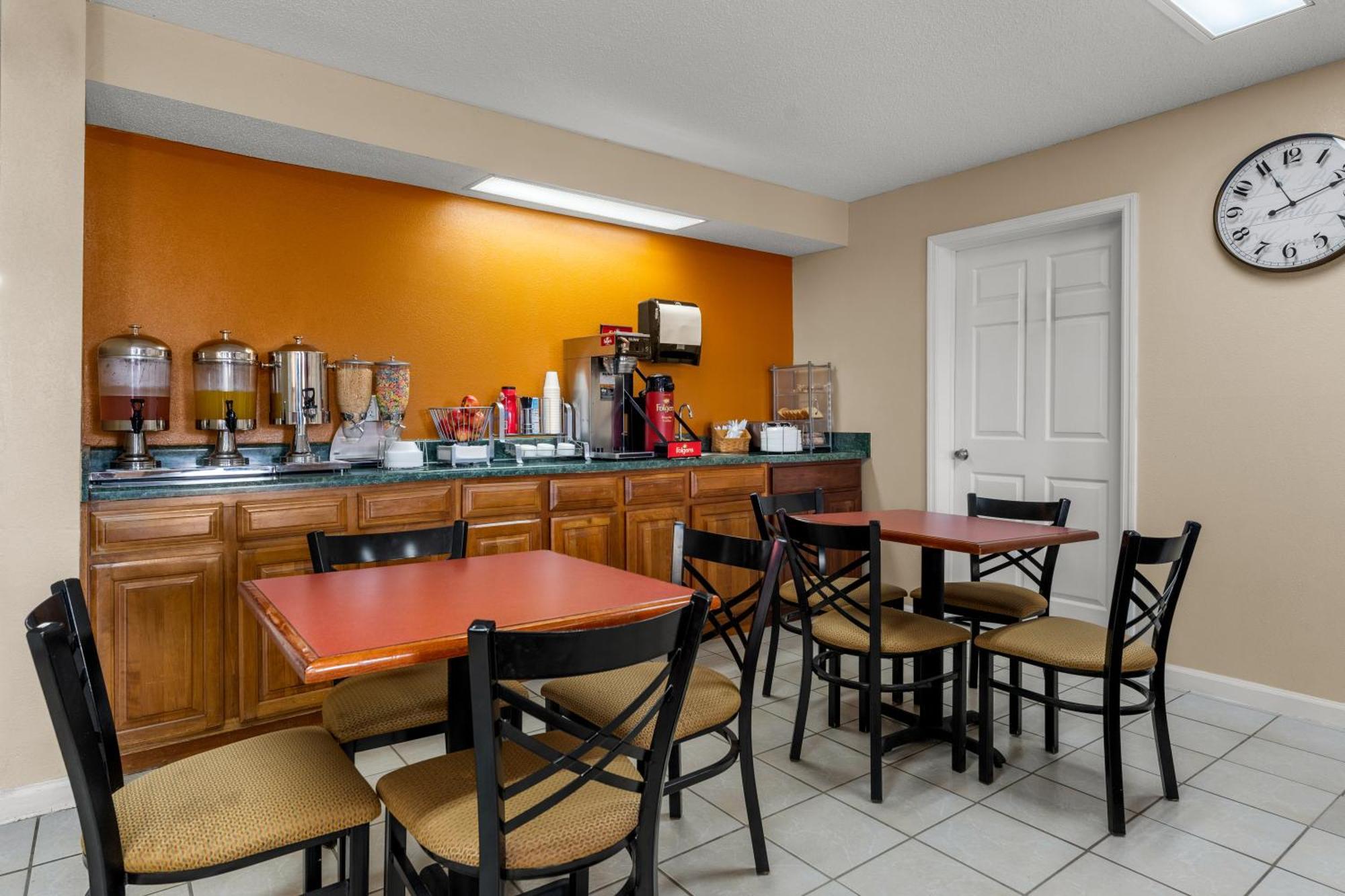 Americas Best Value Inn-Montezuma Екстериор снимка